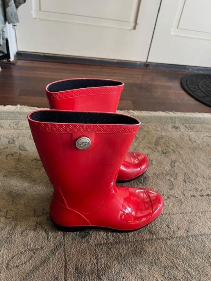 UGG Rode regenlaarzen!, Kleding | Dames, Schoenen, Zo goed als nieuw, Regenlaarzen, Rood, Ophalen of Verzenden