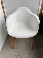 Witte kuipstoel showmodel, Huis en Inrichting, Stoelen, Hout, Wit, Ophalen of Verzenden, Zo goed als nieuw
