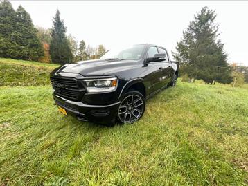 Dodge ram 2020 Laramie 1500 black night edition crew cab vol