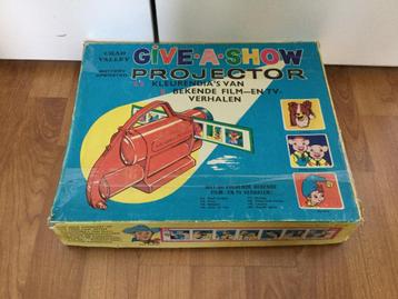 Vintage Chad Valley Give-A-Show Projector (1962) 12 slides beschikbaar voor biedingen