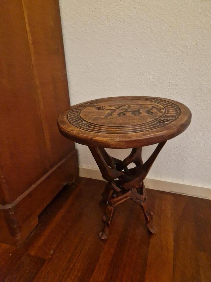 Bijzondere tafeltje (Afrika), Antiek en Kunst, Kunst | Beelden en Houtsnijwerken, Ophalen of Verzenden