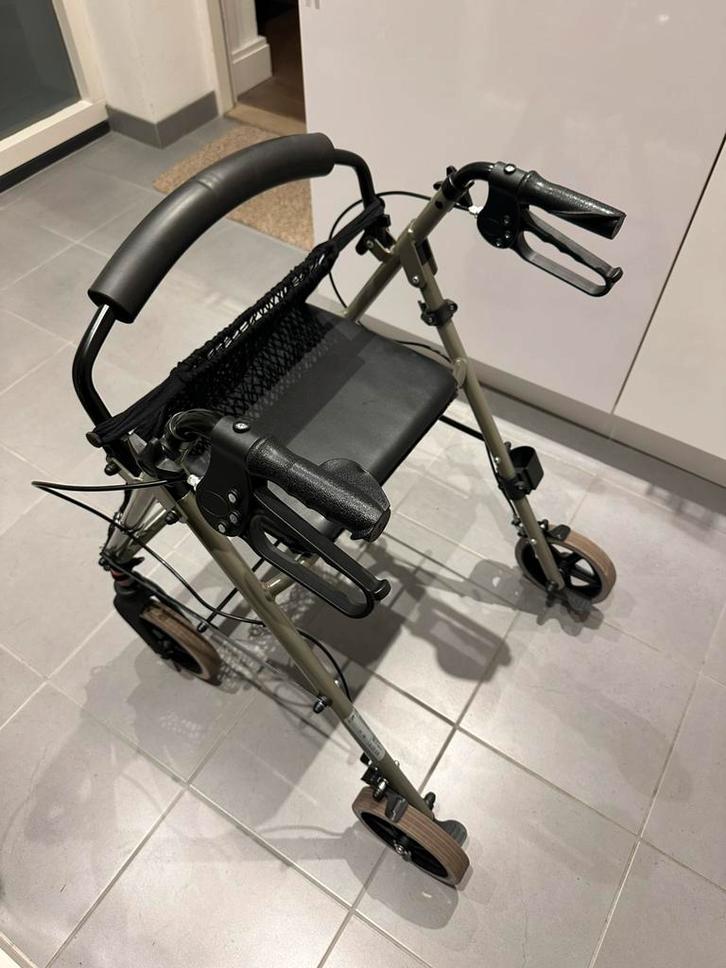 Stabiele lichtgewicht opklabere rollator van Vermeiren, Diversen, Rollators, Zo goed als nieuw, Lichtgewicht, Ophalen