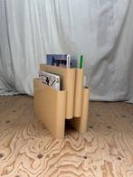 Kartell Giotto Stoppino cream lectuurbak magazine houder, Huis en Inrichting, Woonaccessoires | Krantenbakken en Lectuurbakken