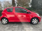Toyota Aygo 1.0 12V Vvt-i 3DRS MMT 2006 Rood, Auto's, Toyota, Voorwielaandrijving, 4 stoelen, 68 pk, Origineel Nederlands