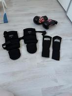 Box set met been en scheenbeschermers box handschoenen, Ophalen of Verzenden, Zo goed als nieuw, Overige