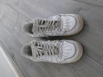 Nike Airforce schoenen maat 42 beschadigd, Kleding | Heren, Schoenen, Ophalen of Verzenden, Gedragen, Wit, Nike