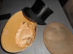AANGEBODEN 2 ZELDZAME ANTIEKE HOEDEN IN ORGINEEL DOZEN, Ophalen of Verzenden, Zo goed als nieuw, 60 cm (XL, 7½ inch) of meer, Hoed
