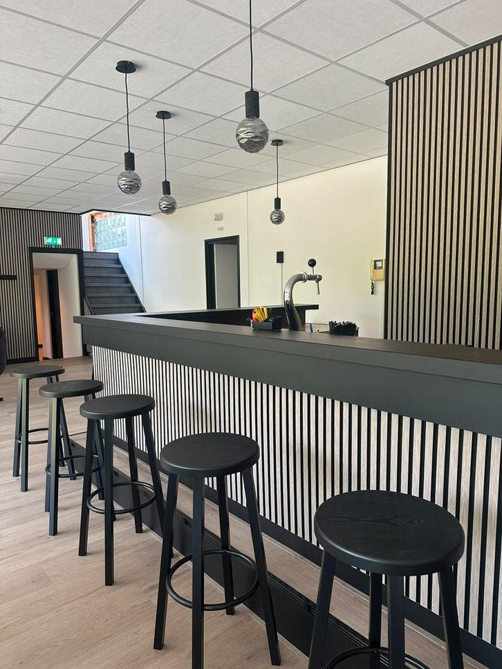 Zwarte bar krukken, Huis en Inrichting, Barkrukken, Zo goed als nieuw, 60 tot 90 cm, Hout, Metaal, 5 krukken of meer, Met voetsteun