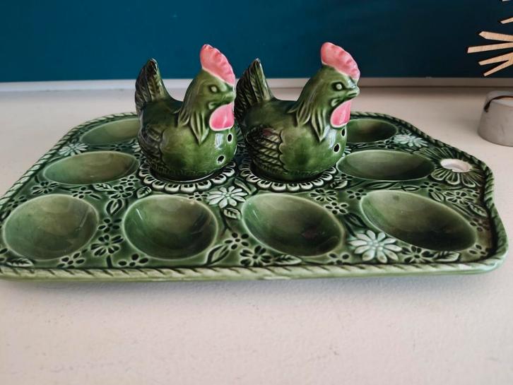 Vintage eierschaal eierbord + kippen kipjes peper +zoutstel, Huis en Inrichting, Woonaccessoires | Dienbladen, Zo goed als nieuw