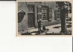 Vierhouten Oma met kleindochter,poes, hond en duif, Verzamelen, Ansichtkaarten | Nederland, Ophalen of Verzenden, 1940 tot 1960