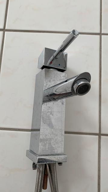 Badkamer kraan beschikbaar voor biedingen