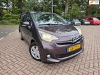 Toyota Verso-S 1.3 VVT-i Aspiration GLAS DAK AIRCO 5DR Volle, Voorwielaandrijving, Bruin, 1329 cc, Bedrijf