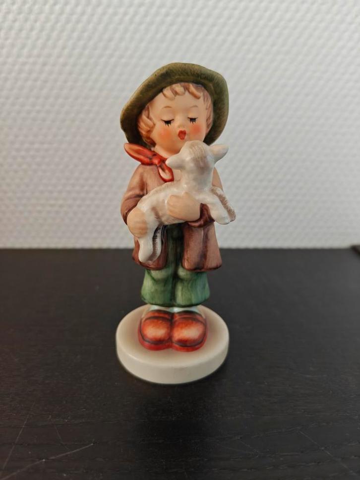 Hummel Beeldje 68 2/0 ' Lost Sheep', Verzamelen, Beelden en Beeldjes, Zo goed als nieuw, Hummel, Ophalen of Verzenden