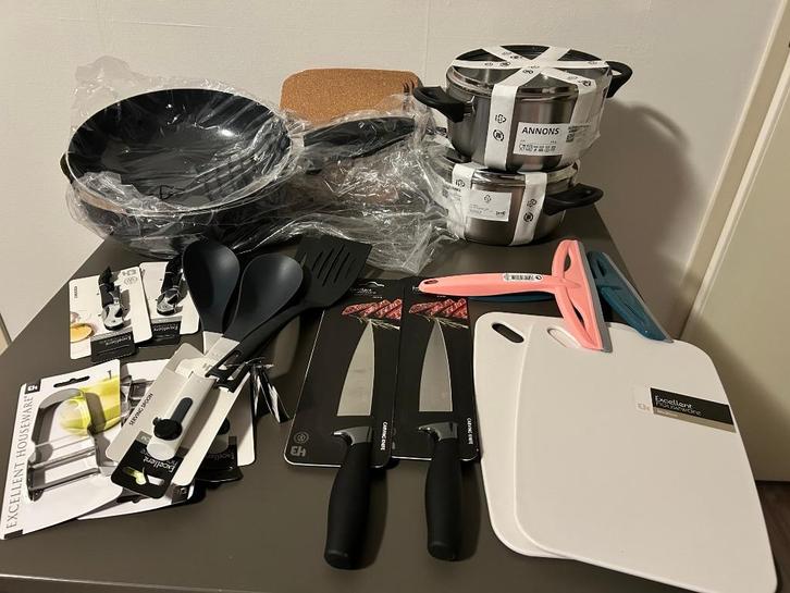 Brand New Kitchen Starter Kit – 2 full sets (brand new), Huis en Inrichting, Keuken | Potten en Pannen, Nieuw, Pannenset, Overige materialen