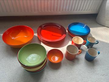 Le creuset servies - kleurrijke set beschikbaar voor biedingen
