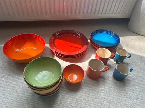 Le creuset servies - kleurrijke set, Huis en Inrichting, Keuken | Servies, Gebruikt, Bord(en), Overige stijlen, Keramiek, Ophalen