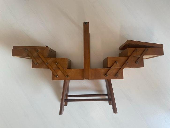 Vintage Houten Naaidoos / Kastje, Hobby en Vrije tijd, Naaimachines en Toebehoren, Gebruikt, Toebehoren, Overige merken, Ophalen