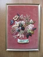 Op Fluweel Hand Geborduurd met Kralen en Parelmoer  (Nr 3 ), Ophalen of Verzenden