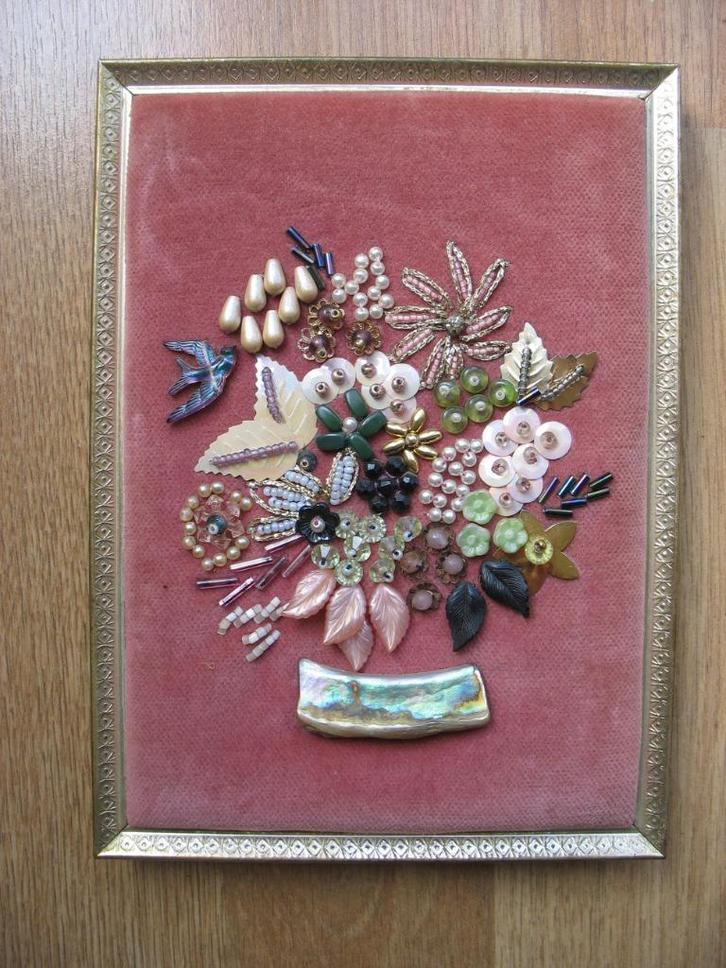 Op Fluweel Hand Geborduurd met Kralen en Parelmoer  (Nr 3 ), Antiek en Kunst, Curiosa en Brocante, Ophalen of Verzenden