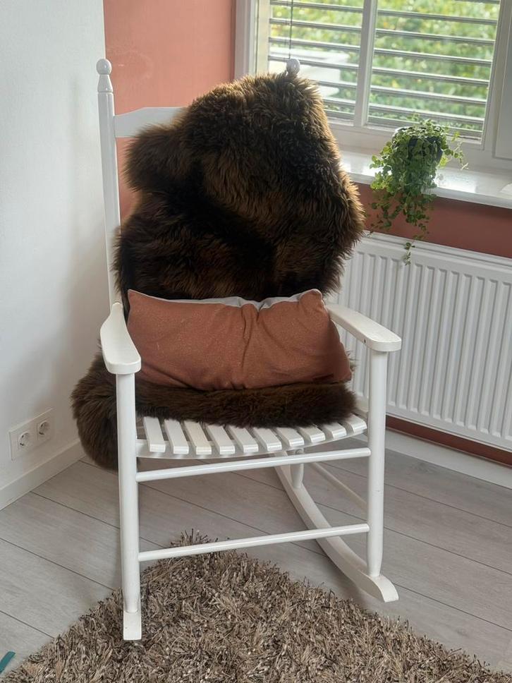 Prachtige Witte Schommelstoel – Perfect voor de Babykamer, Kinderen en Baby's, Kinderkamer | Tafels en Stoelen, Zo goed als nieuw