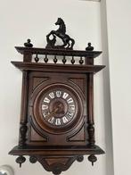 Prachtige antieke klok met paard en fraai houtsnijwerk, Antiek en Kunst, Antiek | Klokken, Ophalen