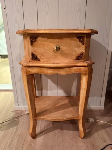 Gouden Houten Bijzettafeltje beschikbaar voor biedingen