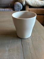 p9 – NIEUW beige bloempot, doorsnede 13 cm, hoogte 14 cm, Rond, Nieuw, Ophalen of Verzenden, Aardewerk