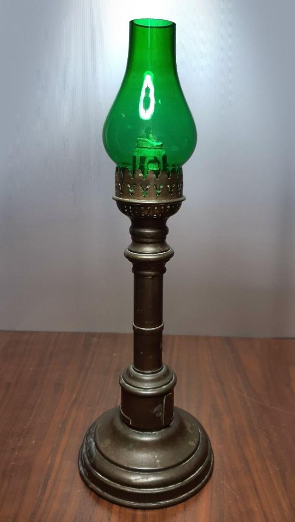 Messing kaarslamp met een groen glas. 37 cm. hoog., Antiek en Kunst, Antiek | Lampen, Ophalen of Verzenden
