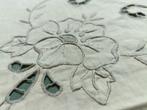 Machinaal geborduurd tafelkleed + 4 servetten 80x35 cm (MV43, Ophalen of Verzenden, Zo goed als nieuw, Rechthoek