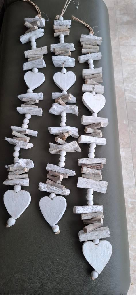 Houten decoratie, streng wit met kralen en harten 67 cm  3x, Huis en Inrichting, Woonaccessoires | Overige, Ophalen of Verzenden