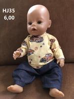 Poppenkleertjes baby pop set. Opbrengst KiKa., Ophalen, Nieuw, Babypop