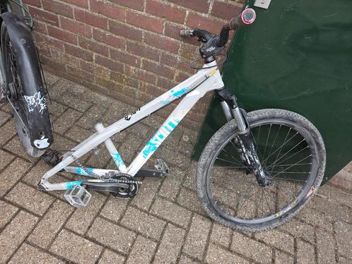 Dirt Jumper Frame + Wiel voor Onderdelen, Fietsen en Brommers, Fietsen | Mountainbikes en ATB, Gebruikt, Ophalen of Verzenden