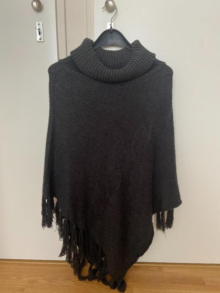 Donkergrijze / antraciete poncho, Kleding | Dames, Truien en Vesten, Zo goed als nieuw, Grijs, Ophalen of Verzenden