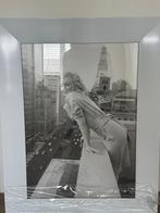 GROTE FOTO Marilyn Monroe IN WITTE LIJST, Huis en Inrichting, Ophalen, Zo goed als nieuw, Foto of Poster, 75 cm of meer