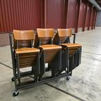 partij van 44 vintage stapelstoelen €20,- per stuk, Gebruikt, Bruin, Vier, Hout