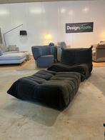 ZGAN Ligne Roset Togo Poef Suede Zwart – €899, Zo goed als nieuw, Ligne roset, 75 tot 100 cm, Stof