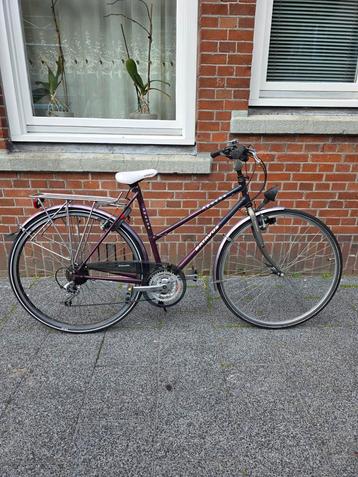 Batavus apache damesfiets 28 inch with 21 gears  beschikbaar voor biedingen