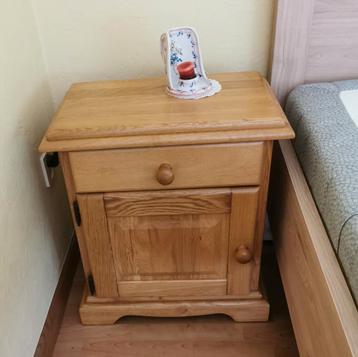 2 licht eiken nachtkastjes 60x35x65 beschikbaar voor biedingen