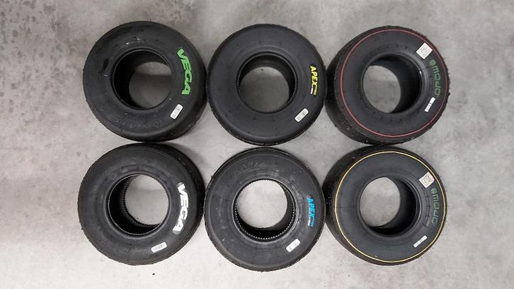 Kartbanden (slick en regen)., Sport en Fitness, Karting, Gebruikt, Onderdelen Kart, Ophalen