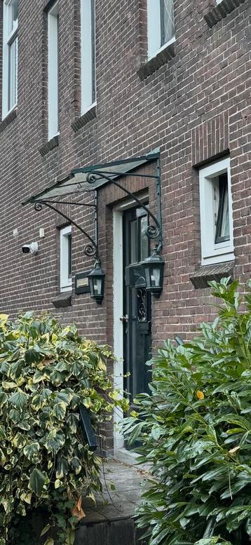 Twee buitenlampen groen beschikbaar voor biedingen