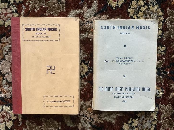 2 vintage boeken Zuid Indiase carnatische muziek theorie rag, Boeken, Muziek, Gelezen, Genre of Stijl, Ophalen of Verzenden