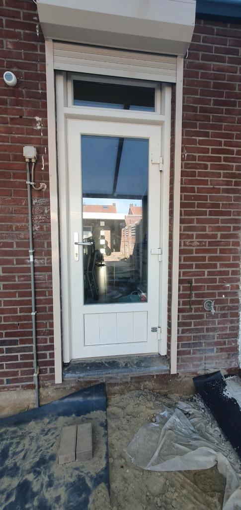 Te koop Elektrische rolluiken, Doe-het-zelf en Verbouw, Rolluiken, Zo goed als nieuw, 200 cm of meer, 100 tot 150 cm, Crème of Beige