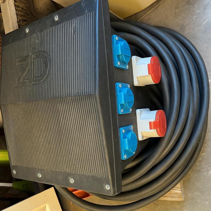 Te Huur  63A krachtstroomverdeler / stroomverdeler, Doe-het-zelf en Verbouw, Elektra en Kabels, Gebruikt, Overige typen, Ophalen