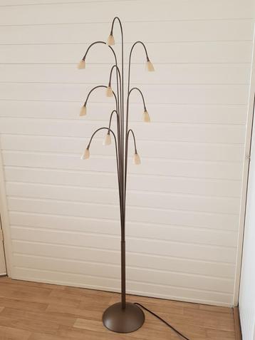 Vloerlamp beschikbaar voor biedingen