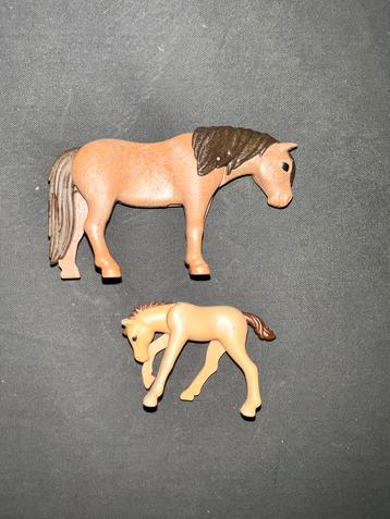 Schattig paard met veulen van Playmobil! beschikbaar voor biedingen