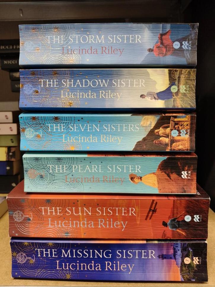 Lucinda Riley - Engelse versies - Compleet!, Boeken, Romans, Gelezen, Ophalen of Verzenden