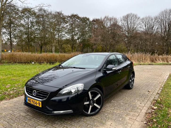 Volvo V40 D2 | 18” velgen | Trekhaak | Onderhoudsboekje, Auto's, Volvo, Particulier, V40, ABS, Airbags, Airconditioning, Alarm