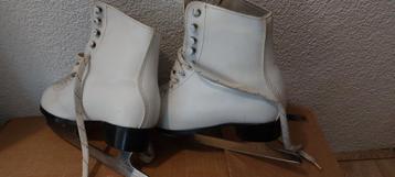 Kunstschaatsen maat 38 beschikbaar voor biedingen