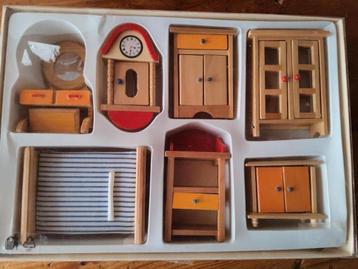 Vintage poppenhuismeubels beschikbaar voor biedingen