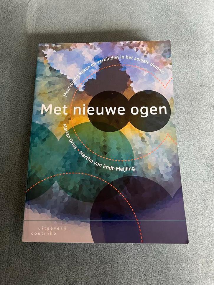 Met nieuwe ogen - Marian Dries, z.g.a.n., Boeken, Studieboeken en Cursussen, Zo goed als nieuw, HBO, Ophalen of Verzenden